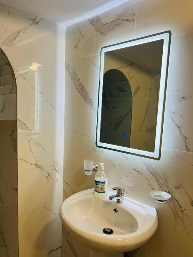 Skerdi'S Apartment - City Center تيرانا المظهر الخارجي الصورة